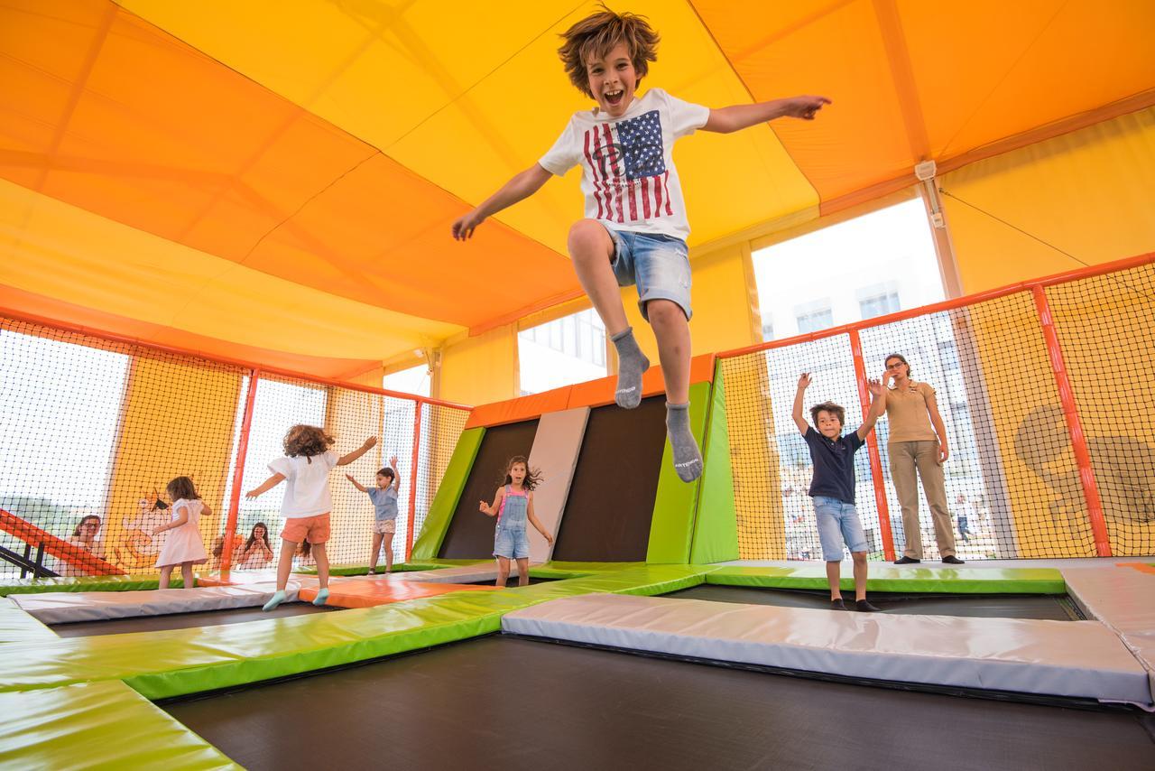 Vila Gale Sintra Exterior foto Children playing at an indoor playground